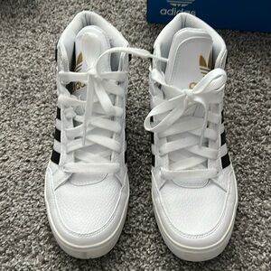 Adidas Hard Court Hi 
Youth size 5 1/2 fits women’s 7.5